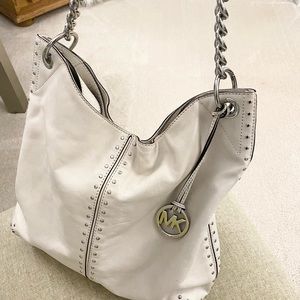 Gorgeous Hobo style handbag!  Barely used, like new.  Perfect spring/summer bag!
